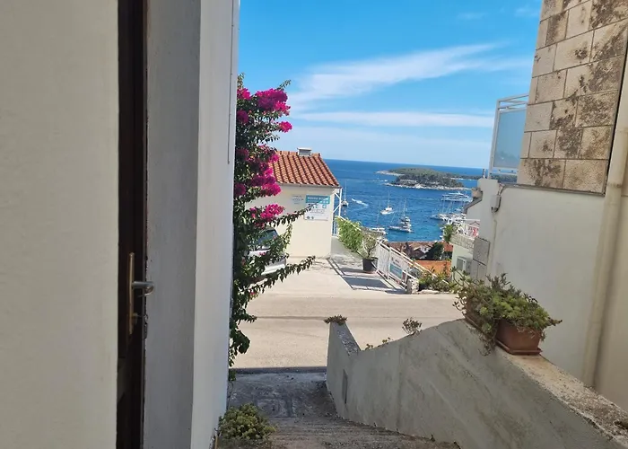 Apartment Luci Hvar Town