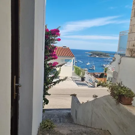 Apartment Luci Hvar Town