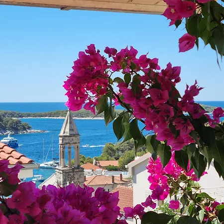 Apartment Luci Hvar Town